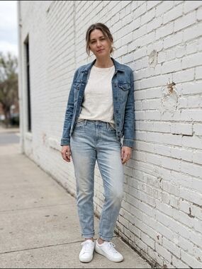 Signature By Levi Strauss Women's Mid Rise Slim Cuffed Light Wash Jeans